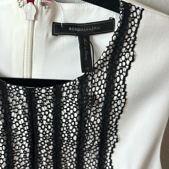 BCBG Maxazria White & Black Lace & Pleated Dress Size 02 - Picture 4 of 6